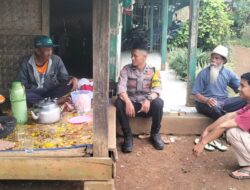 Sambang dan Silaturahmi  Bhabinkamtibmas Desa Genteng Polsek Sukasari ke Warga Masyarakat Desa Genteng Dalam Rangka Pelaksanaan Quick Wins Presisi Polri.