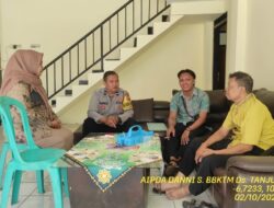 Aipda Dani Santika sambangi aparatur desa serta dumas keliling dalam rangka BEYOND TRUST PRESISI di wilayah Kec. Tanjungmedar