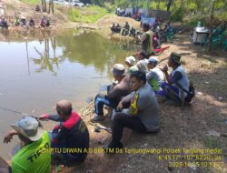 Briptu Diwan Ahmad melaksanakan sambang/silatrahmi Kamtibmas dan dumas keliling dalam rangka BEYOND TRUST PRESISI di wilayah Kec. Tanjungmedar