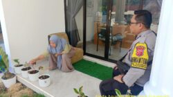 Aipda Agus Sukmana melaksanakan giat Sambang/ silaturahmi kamtibmas ke warga masyarakat.