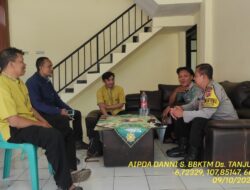 Aipda Dani Santika sambangi aparatur desa serta dumas keliling dalam rangka BEYOND TRUST PRESISI di wilayah Kec. Tanjungmedar