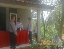 Aiptu Nana Sujana bersama Bripka Yuyun Yuwana melaksanakan sambang/silatrahmi Kamtibmas dan dumas keliling dalam rangka BEYOND TRUST PRESISI