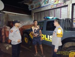 Anggota Polsek Sukasari Laksanakan Patroli KRYD Blue Light / Malam hari di Wilayah Kecamatan Sukasari Kabupaten Sumedang