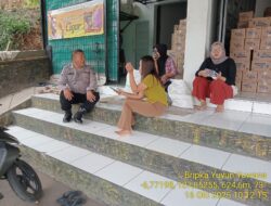 Aiptu Nana Sujana bersama Bripka Yuyun Yuwana sambangi warga masyarakat