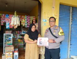 Bhabinkamtibmas Desa Sukamukti Sosialisasikan Layanan Kepolisian 110 Bebas Pulsa kepada Warga