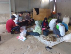Bhabinkamtibmas Desa Banyuresmi Melaksanakan Giat Sambang Dan Silaturahmi Kepada Desa binaan.