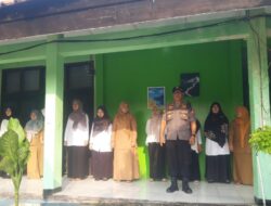 Kapolsek Tomo Jadi Pembina Upacara di SMA 1 Tomo Sampaikan Pesan Kedisiplinan dan Waspada Kenakalan Remaja.