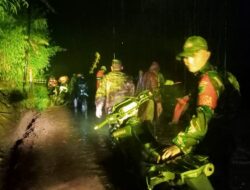 Longsor Di Kadakajaya ,Nyaris Menutup Akses Jalan Cijambu Bersama Warga Bertindak Cepat