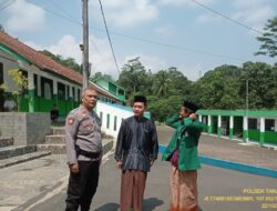 Kapolsek Tanjungmedar Laksanakan Sambang Kamtibmas ke Pesantren Miftahul Falah dalam Rangka Hari Santri Nasional 2025