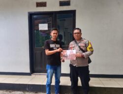 Bhabinkamtibmas Desa Sukamukti Sosialisasikan Layanan Kepolisian 110 Bebas Pulsa kepada Warga