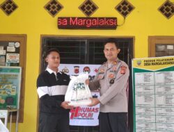 HUT Humas Polri ke-74, Polres Sumedang Gelar Bakti Sosial dan Santunan Sembako bagi Warga Desa Margalaksana
