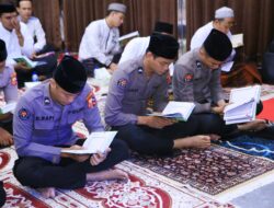 Wujud Peduli Sesama, Humas Polri Berikan Tali Asih Kepada 100 Anak Yatim pada Khatanan HUT Ke-74
