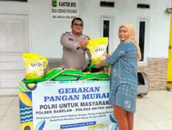 Bripka Hadid Bhabinkamtibmas Desa Kedung Pengawas Langkah Nyata dengan Membuka Stand Penjualan Beras Bulog Murah.