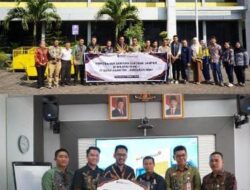 *Dukung Kebersihan Lingkungan, PTBA Serahkan 9 Unit Gerobak Sampah untuk Warga Ring 1 Kertapati*