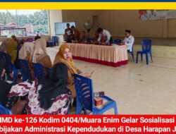 TMMD ke-126 Kodim 0404/Muara Enim Gelar Sosialisasi Kebijakan Administrasi Kependudukan di Desa Harapan Jaya
