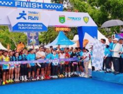 Bupati Andi Rudi Latif Lepas Ribuan Peserta RUN 2025 Berhadiah Umroh dan Motor.