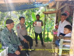 Anggota Polsek Tanjungmedar Sosialisasikan Layanan Kepolisian 110 Bebas Pulsa kepada Warga