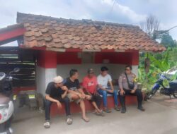 Aipda Agus Sukmana melaksanakan giat Sambang/ silaturahmi kamtibmas ke warga masyarakat