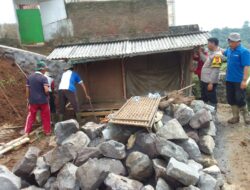 Bhabinkamtibmas Desa Banyuresmi Melaksanakan Giat Sambang Dan Silaturahmi Kepada Desa binaan.