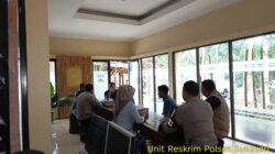 Kapolsek Sukasari beserta kanit Samapta Polsek sukasari memberikan himbauan kamtibmas sebagai langkah preventif demi terciptanya situasi kondusif