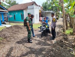Bhabinkamtibmas Desa Raharja Lakukan Silaturahmi Door to Door untuk Jaga Kedekatan dan Perkuat Kamtibmas