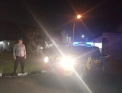 Anggota Polsek Sukasari Laksanakan Patroli Kryd Blue Light / Malam Hari Di Wilayah Kecamatan Sukasari Kabupaten Sumedang