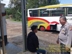 Bripka Yuyun Yuwana melaksanakan sambang/silatrahmi Kamtibmas dan dumas keliling dalam rangka BEYOND TRUST PRESISI di wilayah Kec. Tanjungmedar