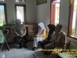 Aipda Dani Santika sambangi aparatur desa serta dumas keliling dalam rangka BEYOND TRUST PRESISI di wilayah Kec. Tanjungmedar