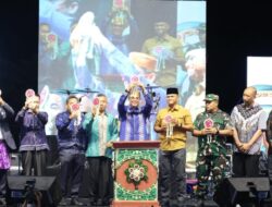 Bupati Andi Rudi Latif Buka Aksi Festival Budaya 2025 Spektakuler Ribuan Penonton Tumpah Ruah.