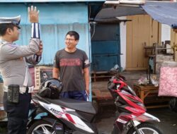 Polsek Pataruman Gelar Program Polantas Menyapa Serta Himbau Pengunjung Pasar Banjar Untuk Tertib Berlalu Lintas