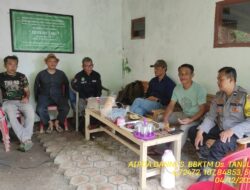 Aipda Dani Santika melaksanakan sambang/silatrahmi Kamtibmas dan dumas keliling dalam rangka BEYOND TRUST PRESISI