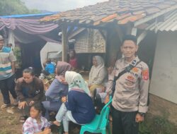 Bhabinkamtibmas Desa Genteng Melaksanakan Giat Sambang Dan Silaturahmi Kepada Warga masyarakat.