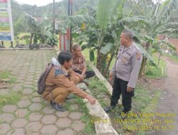 Bripka Yuyun Yuwana melaksanakan sambang/silatrahmi Kamtibmas dan dumas keliling dalam rangka BEYOND TRUST PRESISI di wilayah Kec. Tanjungmedar