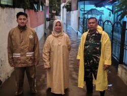 Bhabinkamtibmas Desa Cipacing Laksanakan Patroli Hujan dan Silaturahmi Kamtibmas untuk Jaga Situasi Kondusif