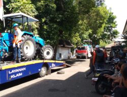 Kelompok Tani Di Empat Kecamatan Kabupaten Purwakarta Mendapat Bantuan Traktor