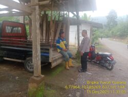 Bripka Yuyun Yuwana melaksanakan sambang/silatrahmi Kamtibmas dan dumas keliling dalam rangka BEYOND TRUST PRESISI di wilayah Kec. Tanjungmedar