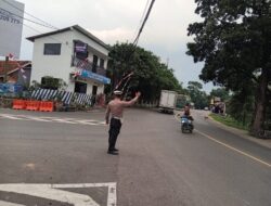 Antisipasi Rawan Kemacetan Panit Lantas Polsek Tomo Laksanakan Pengaturan Lalu-lintas Sore Hari.