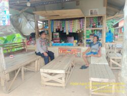 Aipda Agus Sukmana melaksanakan giat Sambang/ silaturahmi kamtibmas ke warga masyarakat.