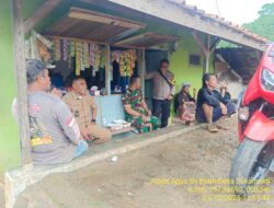Untuk menjaga Sinergitas TNI/POLRI, Bhabinkamtibmas bersama Babinsa melaksnakan Anjangsana / Silaturahmi TNI/POLRI ke warga masyarakat