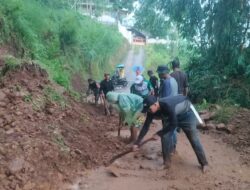 Gerak Cepat Babinsa HADE, Sigap Tangani Longsor di Cimanggung