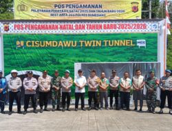 Polres Sumedang Monitoring Pembersihan Material Sisa Longsor di Jalan Bandung–Sumedang