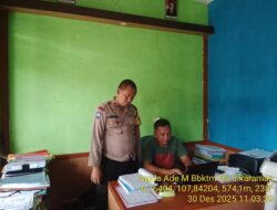 Aipda Ade Mulyana  melaksanakan sambang/silatrahmi kamtibmas ke aparatur Desa Cikaramas