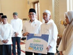 Bupati Andi Rudi Latif Launching Beasiswa BerAksi dan Insentif Guru Ponpes.