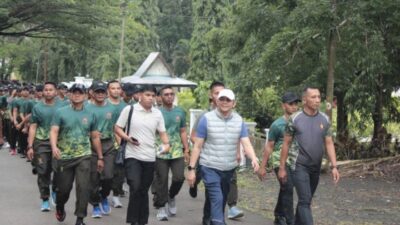Bupati Andi Rudi Latif Ikuti Jalan Sehat Bersama TNI Yonif TP 828/BWM