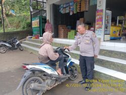 Bripka Yuyun Yuwana melaksanakan sambang/silatrahmi Kamtibmas dan dumas keliling dalam rangka BEYOND TRUST PRESISI di wilayah Kec. Tanjungmedar