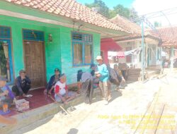 Aipda Agus Sukmana melaksanakan giat Sambang/ silaturahmi kamtibmas ke warga masyarakat