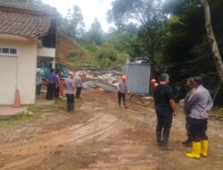 Bangunan Pabrik Air Mineral di Pamulihan Sumedang Ambruk Akibat Longsor, Satu Warga Luka Ringan