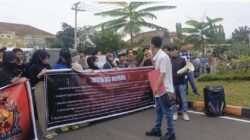 Kasus Dana Hibah KONI Kab Muara Enim, Puluhan Mahasiswa Adakan Aksi Unjuk Rasa Di Kejaksaan