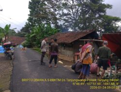 Briptu Diwan Ahmad melaksanakan sambang/silatrahmi Kamtibmas dan dumas keliling dalam rangka BEYOND TRUST PRESISI di wilayah Kec. Tanjungmedar