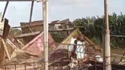 Akibat Abrasi Kali Bekasi : Sebuah Rumah di Kampung Warung Pojok RT 01/02 Desa Kebalen Ambruk